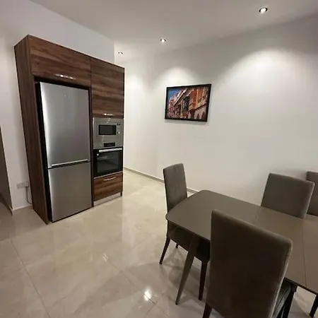 Modern 1 Bedroom In *